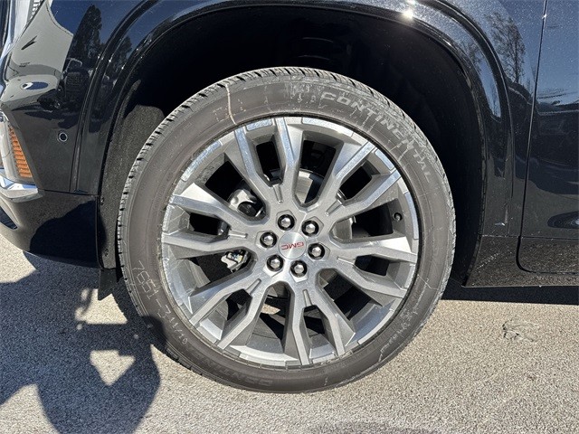 GMC Acadia Vehicle Full-screen Gallery Image 10