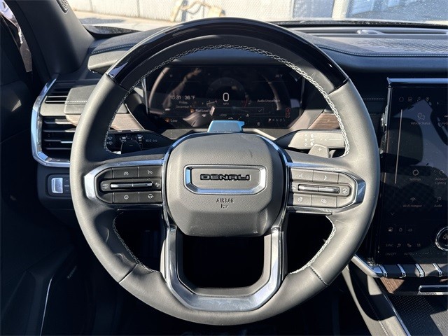 GMC Acadia Vehicle Full-screen Gallery Image 14