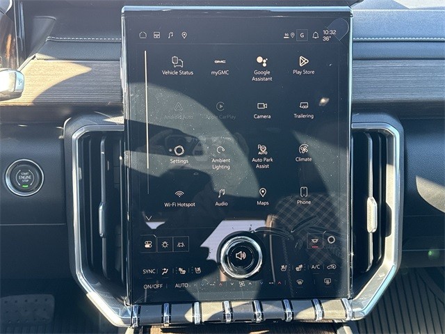 GMC Acadia Vehicle Full-screen Gallery Image 16