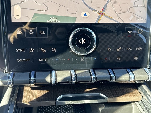 GMC Acadia Vehicle Full-screen Gallery Image 19