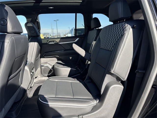 GMC Acadia Vehicle Full-screen Gallery Image 23