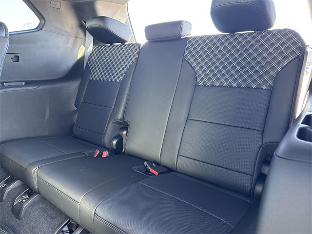 GMC Acadia Vehicle Full-screen Gallery Image 24