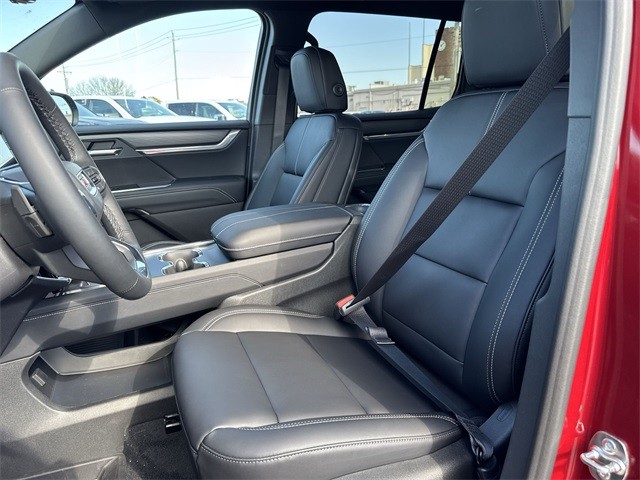 GMC Acadia Vehicle Full-screen Gallery Image 11