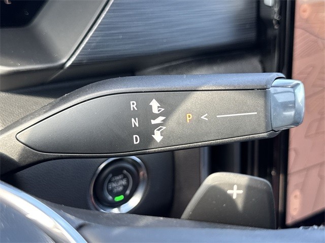 GMC Acadia Vehicle Full-screen Gallery Image 20