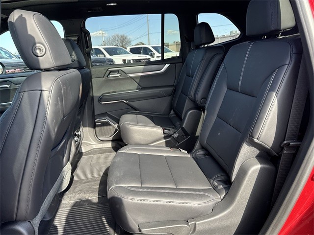 GMC Acadia Vehicle Full-screen Gallery Image 23