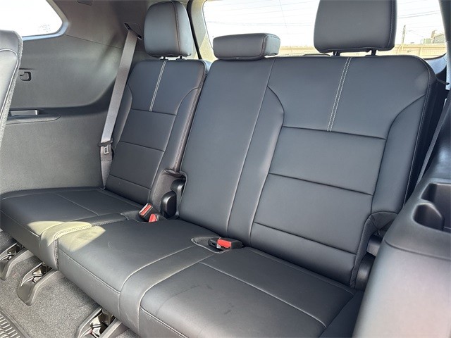 GMC Acadia Vehicle Full-screen Gallery Image 24