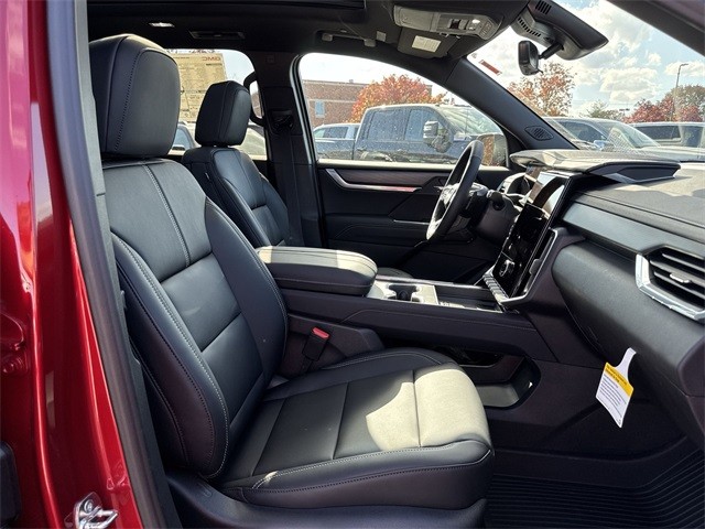 GMC Acadia Vehicle Full-screen Gallery Image 26