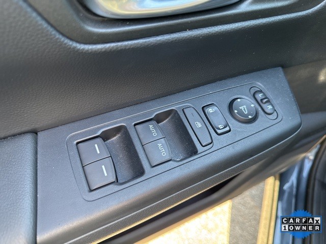 Honda CR-V Hybrid Vehicle Full-screen Gallery Image 15