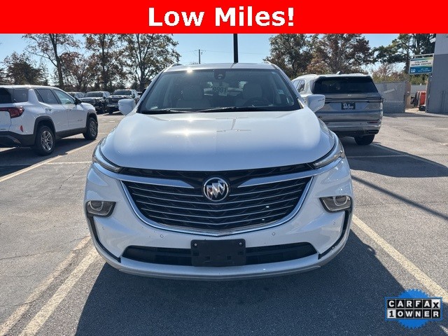 Buick Enclave Vehicle Full-screen Gallery Image 02