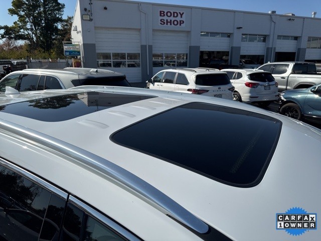 Buick Enclave Vehicle Full-screen Gallery Image 06