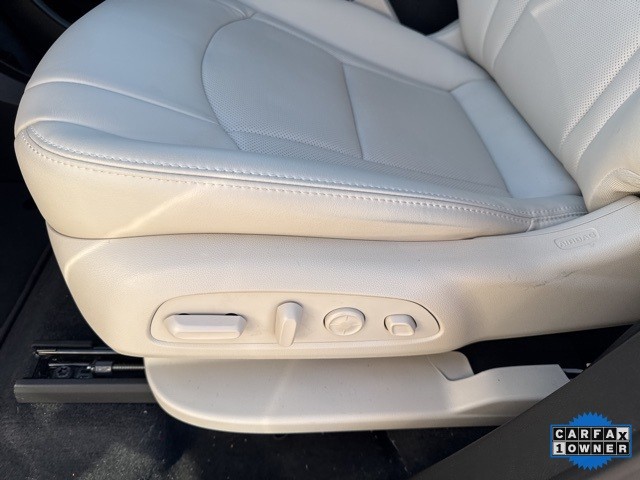 Buick Enclave Vehicle Full-screen Gallery Image 15