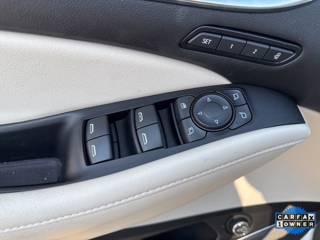 Buick Enclave Vehicle Full-screen Gallery Image 16