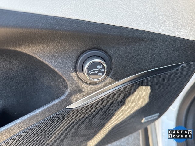 Buick Enclave Vehicle Full-screen Gallery Image 18