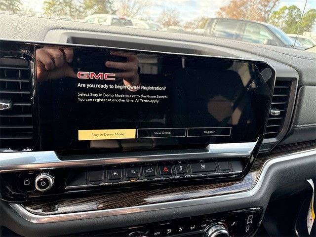 GMC Sierra 1500 Vehicle Full-screen Gallery Image 16