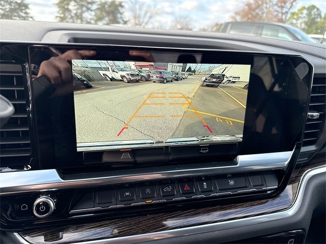 GMC Sierra 1500 Vehicle Full-screen Gallery Image 17