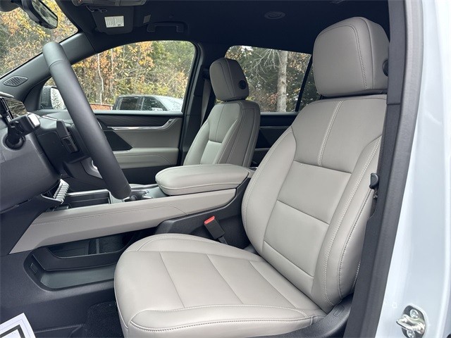 GMC Acadia Vehicle Full-screen Gallery Image 11