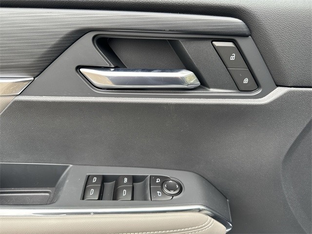 GMC Acadia Vehicle Full-screen Gallery Image 13