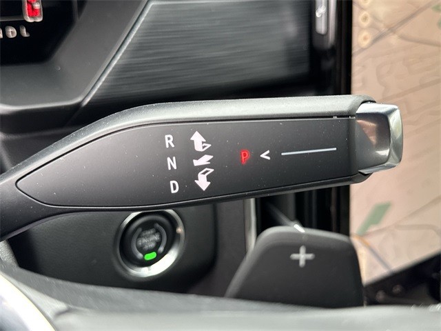 GMC Acadia Vehicle Full-screen Gallery Image 20