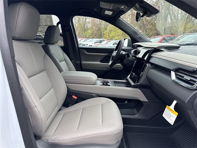 GMC Acadia Vehicle Full-screen Gallery Image 25