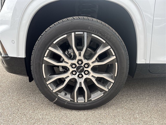 GMC Acadia Vehicle Full-screen Gallery Image 10