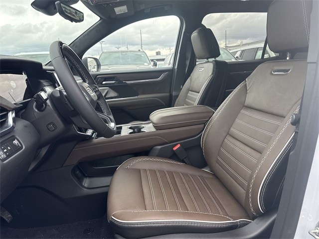 GMC Acadia Vehicle Full-screen Gallery Image 11