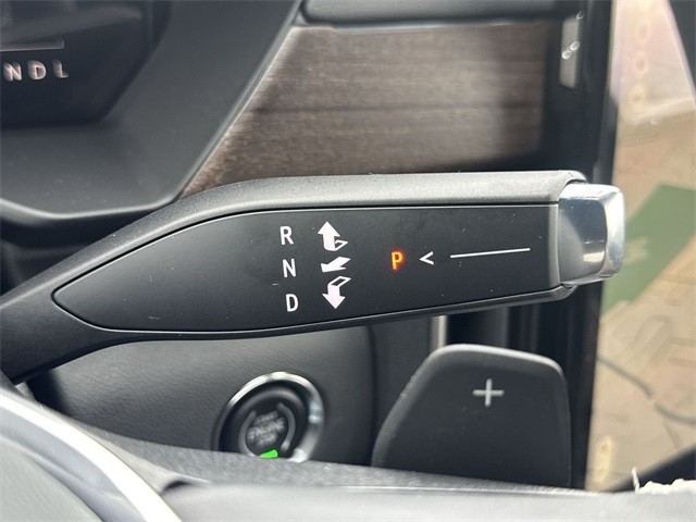 GMC Acadia Vehicle Full-screen Gallery Image 20