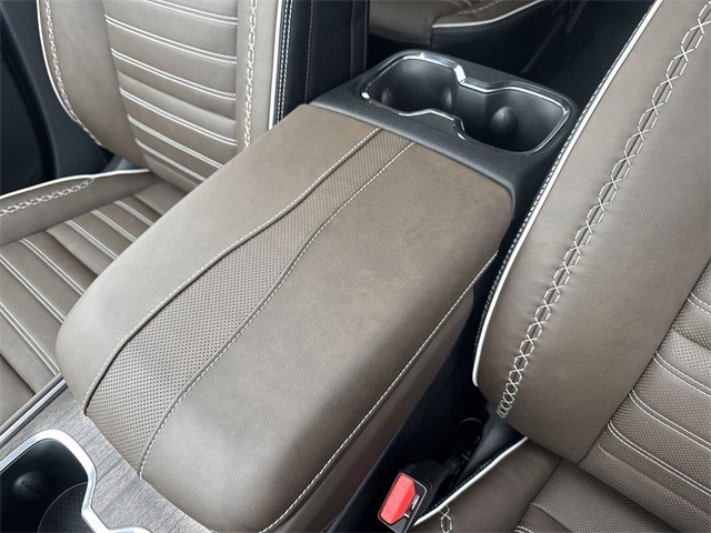 GMC Acadia Vehicle Full-screen Gallery Image 21