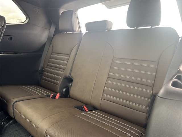 GMC Acadia Vehicle Full-screen Gallery Image 24