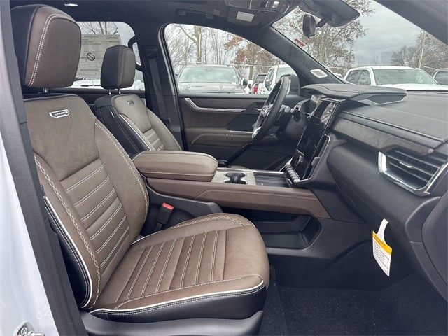 GMC Acadia Vehicle Full-screen Gallery Image 26