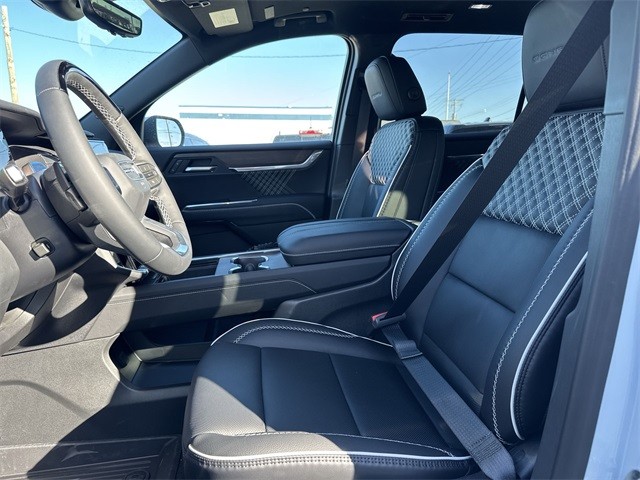 GMC Acadia Vehicle Full-screen Gallery Image 11