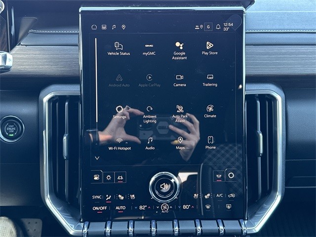 GMC Acadia Vehicle Full-screen Gallery Image 16