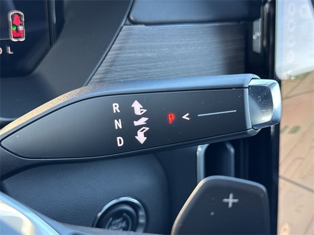 GMC Acadia Vehicle Full-screen Gallery Image 20