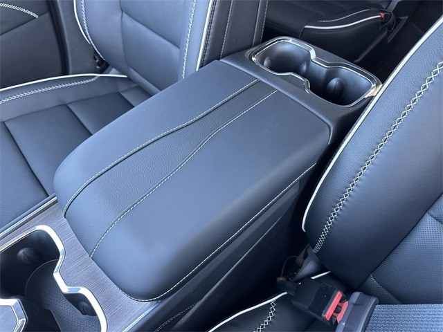 GMC Acadia Vehicle Full-screen Gallery Image 21