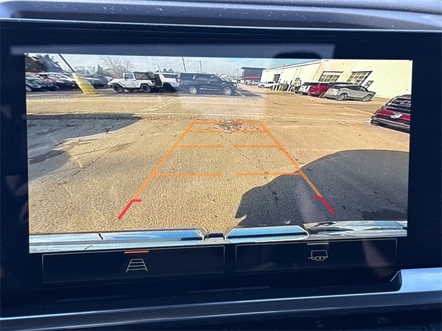 GMC Sierra 1500 Vehicle Full-screen Gallery Image 17