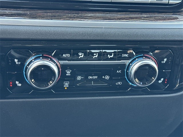 GMC Sierra 1500 Vehicle Full-screen Gallery Image 19