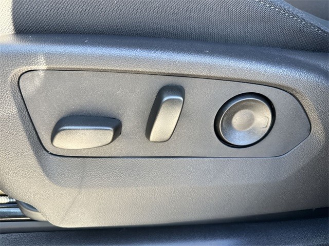 GMC Sierra 1500 Vehicle Full-screen Gallery Image 12