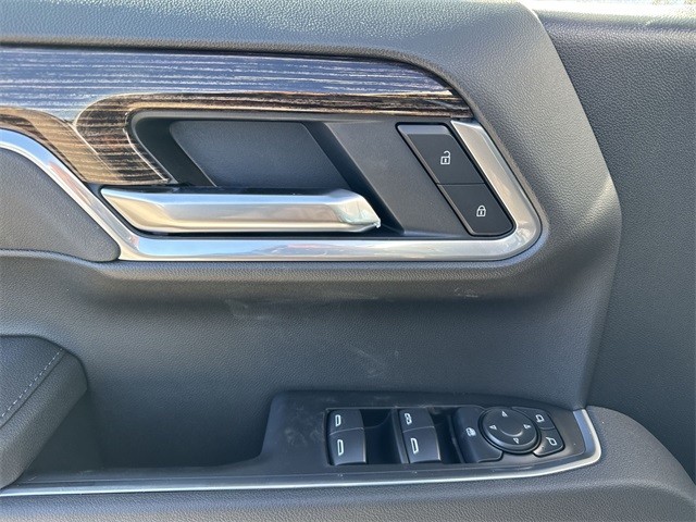 GMC Sierra 1500 Vehicle Full-screen Gallery Image 13