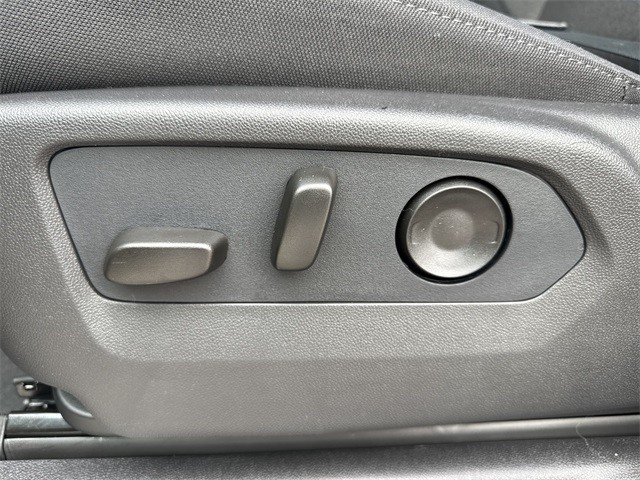 GMC Sierra 1500 Vehicle Full-screen Gallery Image 12