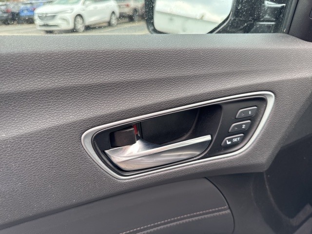 Acura TLX Vehicle Full-screen Gallery Image 14