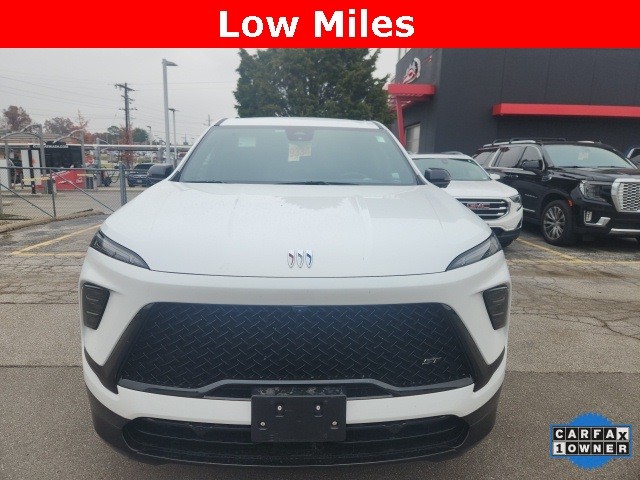 Buick Enclave Vehicle Full-screen Gallery Image 02