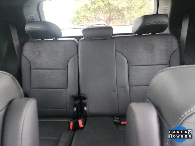 Buick Enclave Vehicle Full-screen Gallery Image 16