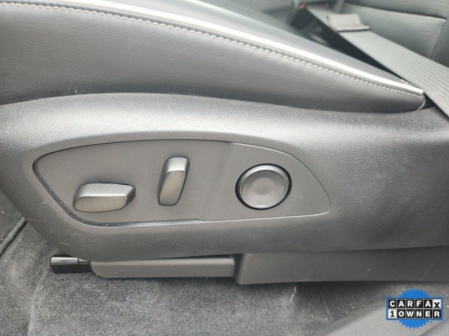 Buick Enclave Vehicle Full-screen Gallery Image 17