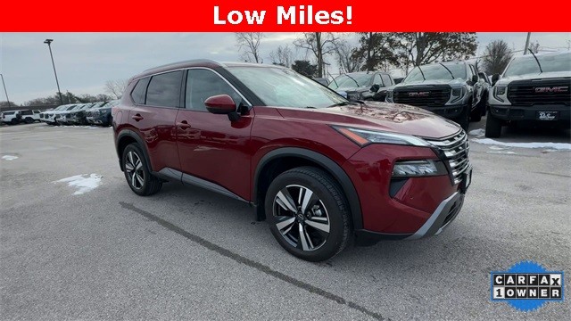 Nissan Rogue Vehicle Full-screen Gallery Image 02