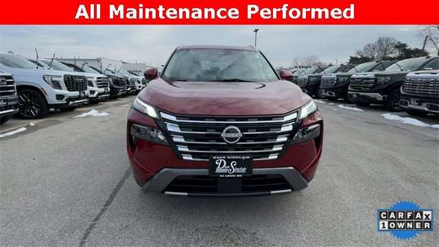 Nissan Rogue Vehicle Full-screen Gallery Image 03