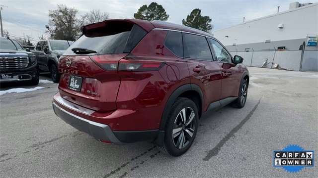Nissan Rogue Vehicle Full-screen Gallery Image 10