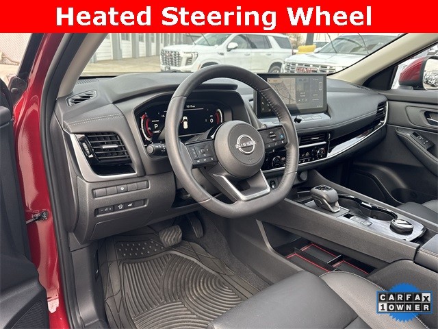 Nissan Rogue Vehicle Full-screen Gallery Image 13