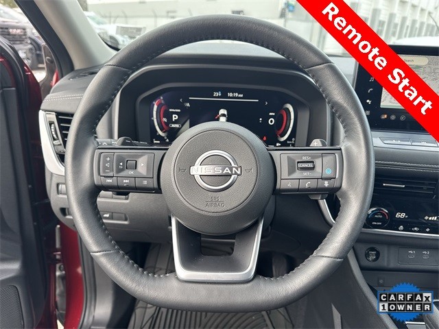 Nissan Rogue Vehicle Full-screen Gallery Image 14