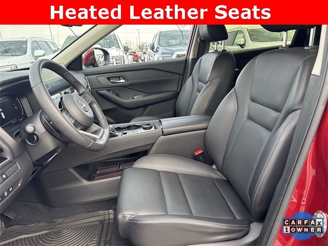 Nissan Rogue Vehicle Full-screen Gallery Image 23