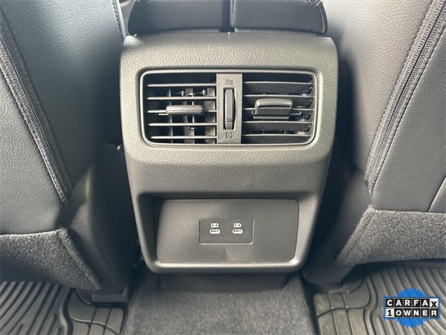 Nissan Rogue Vehicle Full-screen Gallery Image 25