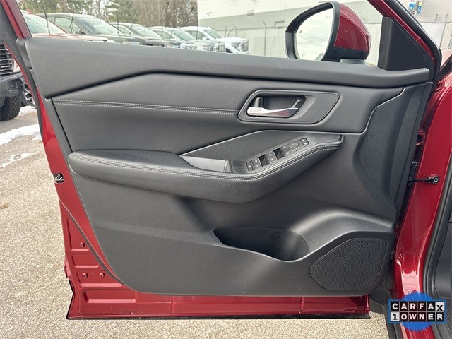 Nissan Rogue Vehicle Full-screen Gallery Image 26